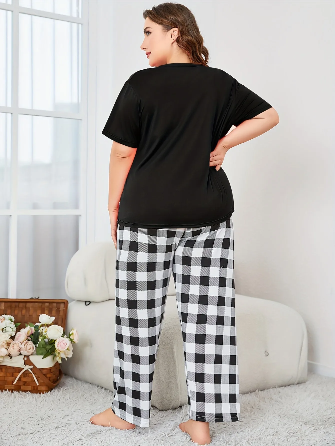 Chic Comfort Women's Plus Moon & Letter Print Loungewear Set for Casual Elegance