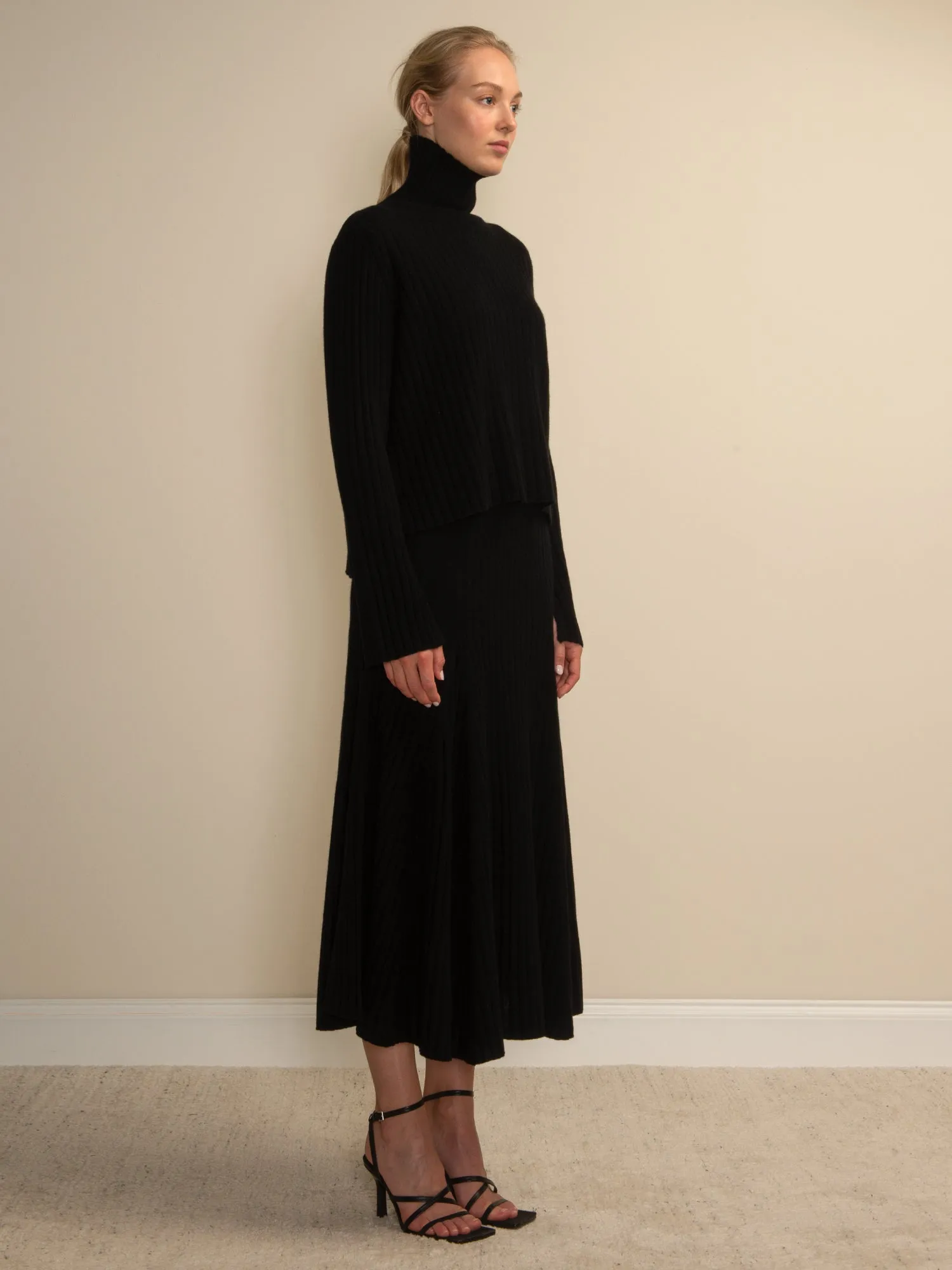 Flared Rib Skirt_Black