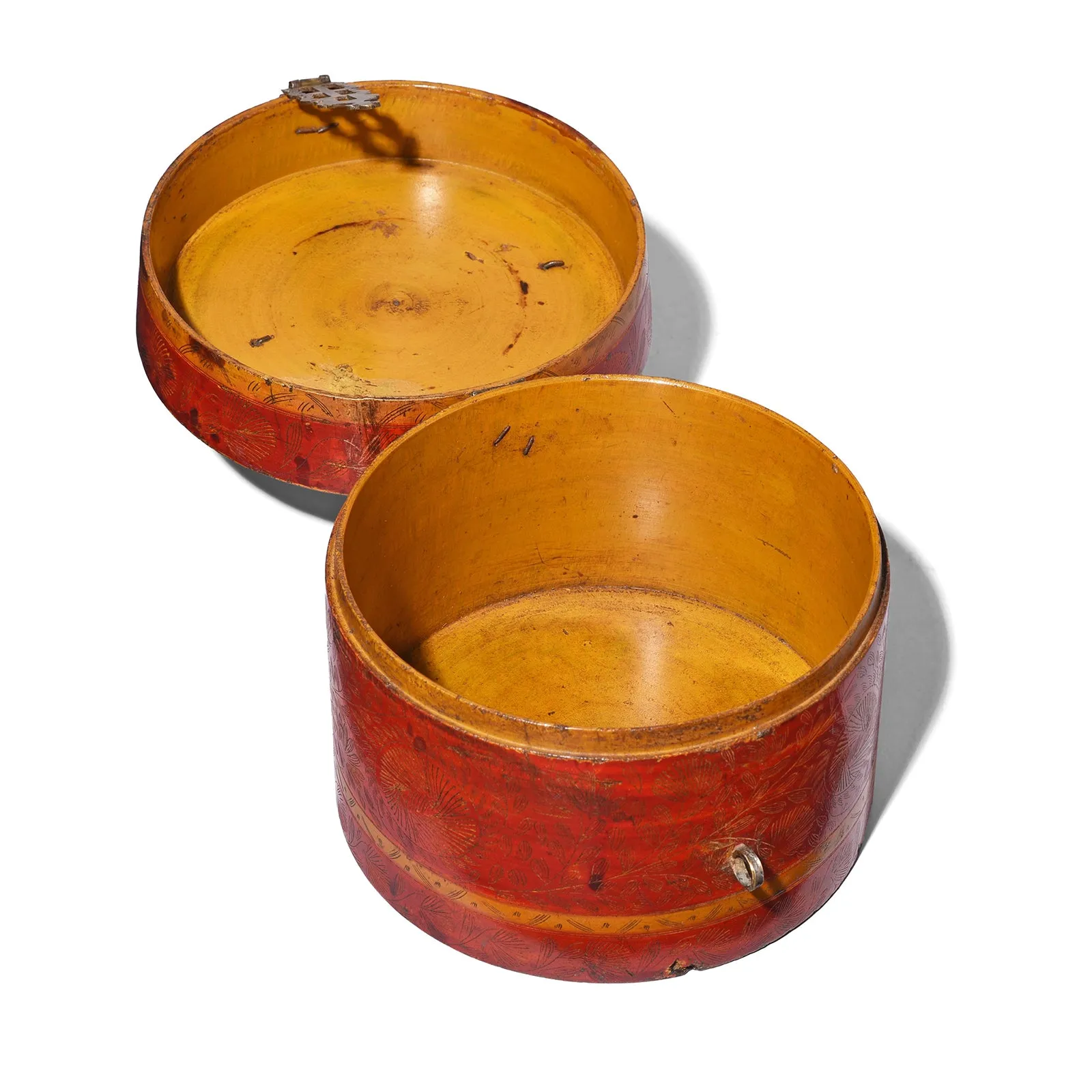 Regency Style Red Lacquer Pot From Rajasthan - 19th Century